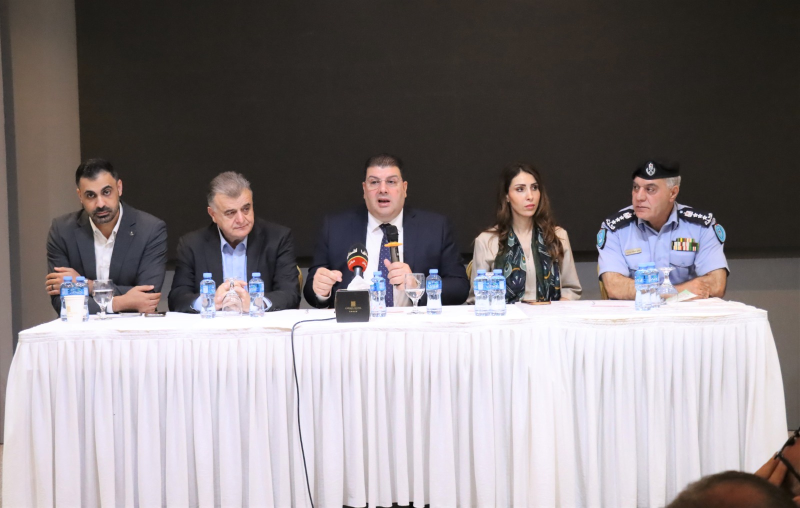 ورشة عمل تبحث ظاهرة المركبات الخصوصية التي تنقل الركاب بأجر وتوصي بتشديد العقوبات